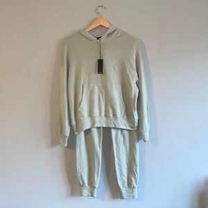 New condition Monrow soft fleece kangaroo pocket hoodie and joggers XS SET